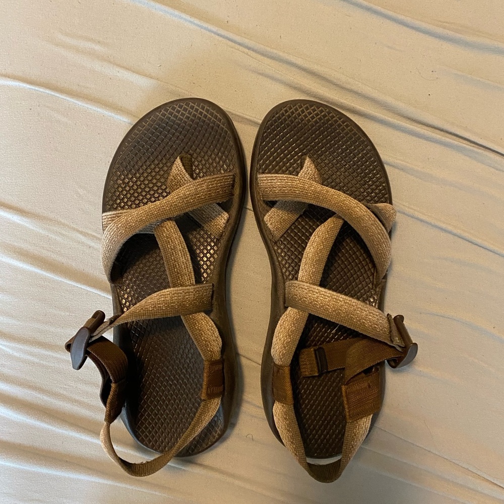 Brown Chacos, toe strap, size 8.5